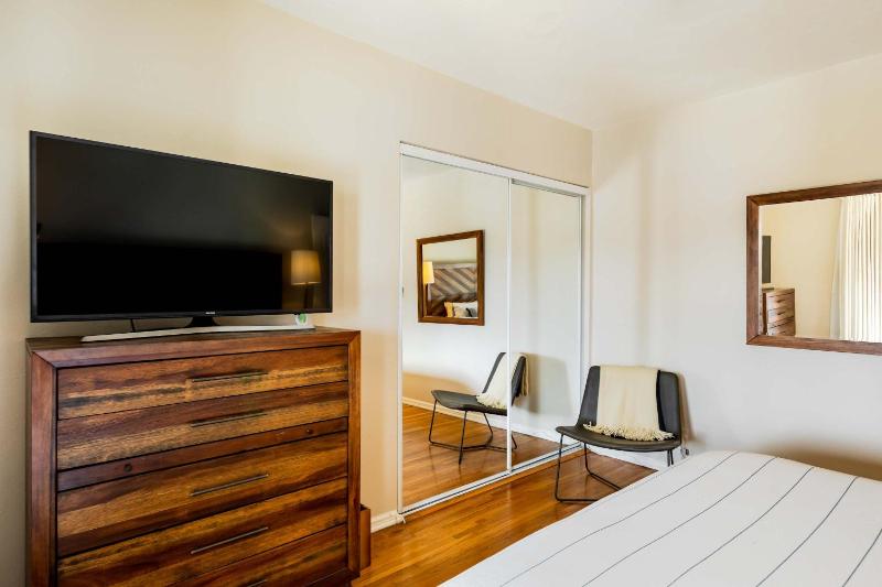 Movie Colony Oasis with Pool & Spa - image 16