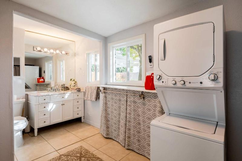 Movie Colony Oasis with Pool & Spa - image 40