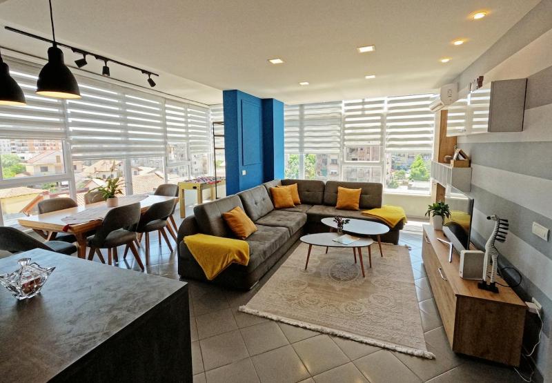 Sunny Skyline Apartmen - image 1