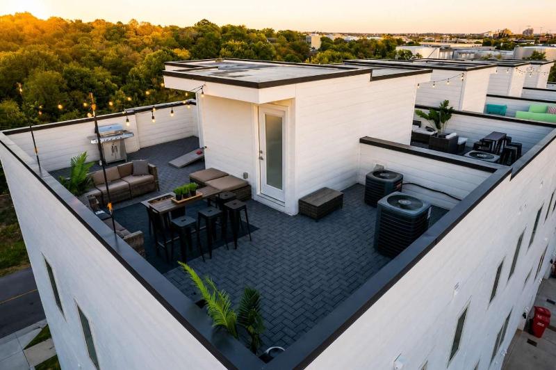 Skyline Serenity Spacious Nashville Retreat - image 16