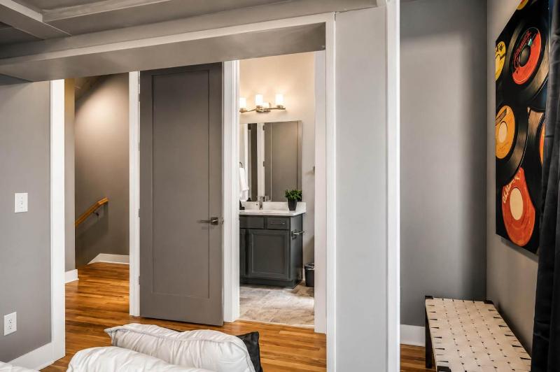 Skyline Serenity Spacious Nashville Retreat - image 13
