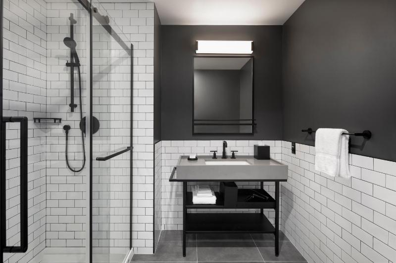 Moxy Ottawa Downtown - image 8