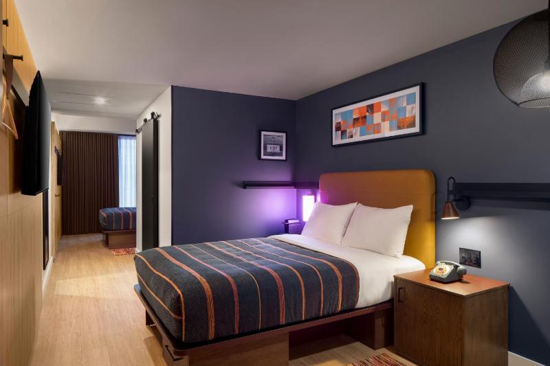 Moxy Ottawa Downtown - image 7