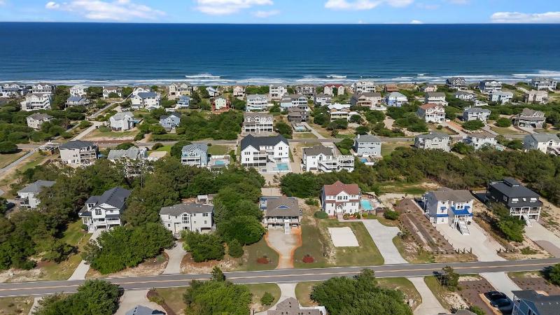 Whalehead Retreat with Pool Hot Tub 5min to Beach - image 26