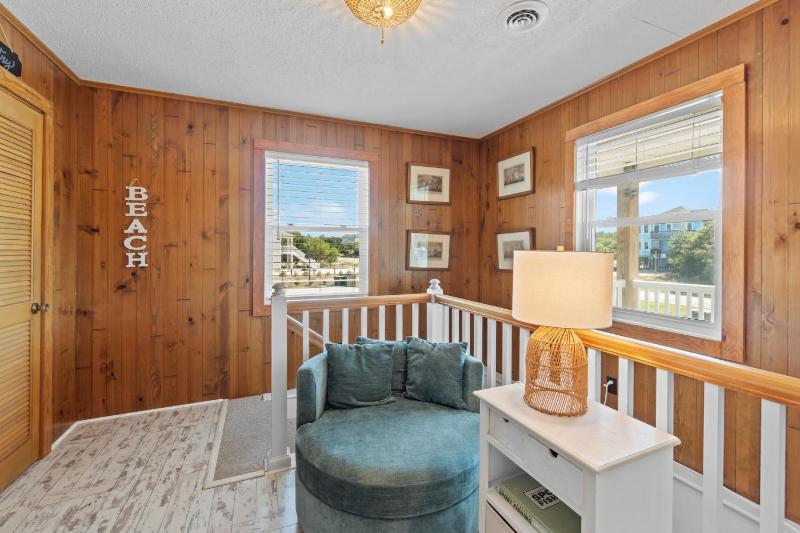 Whalehead Retreat with Pool Hot Tub 5min to Beach - image 35