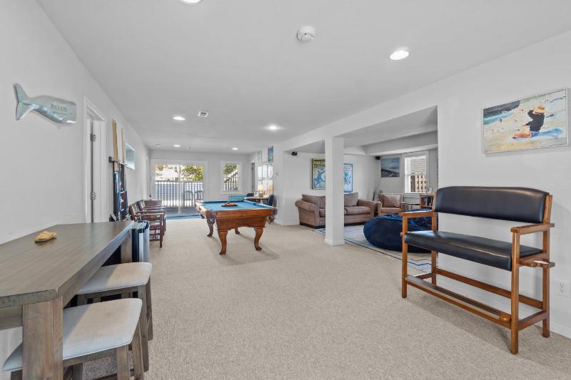 Whalehead Retreat with Pool Hot Tub 5min to Beach - image 22