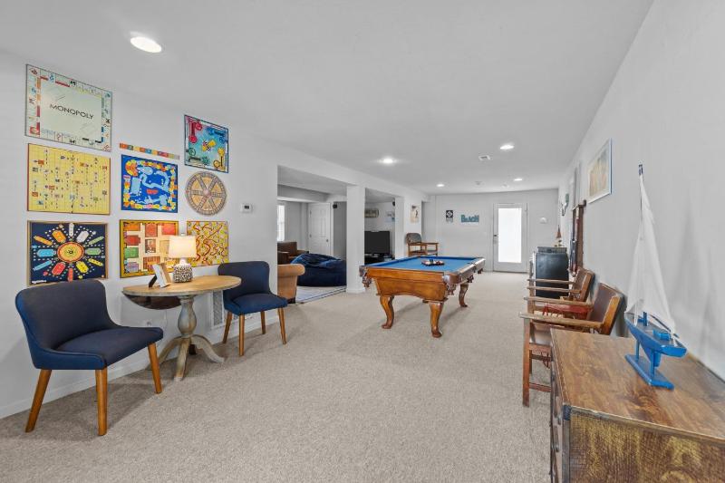 Whalehead Retreat with Pool Hot Tub 5min to Beach - image 49