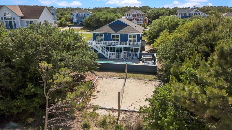 Whalehead Retreat with Pool Hot Tub 5min to Beach - image 10