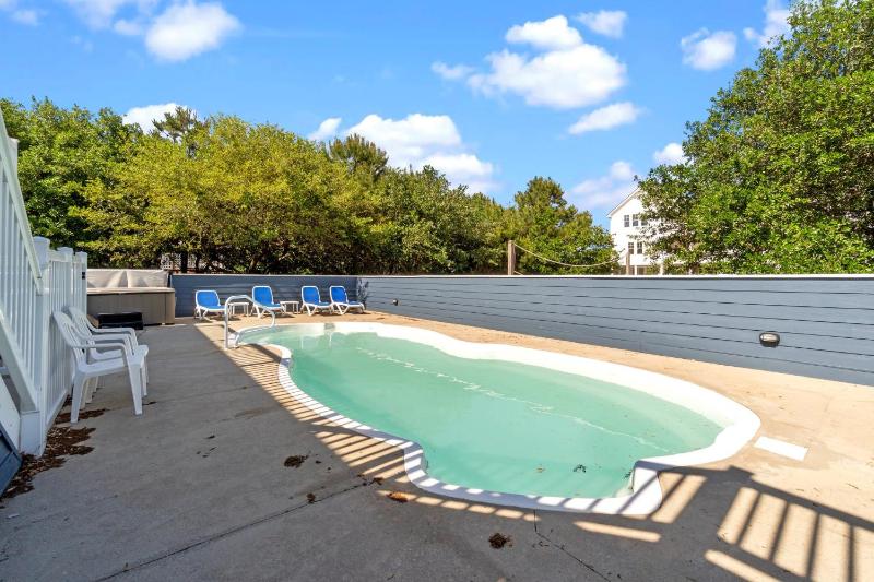 Whalehead Retreat with Pool Hot Tub 5min to Beach - image 16
