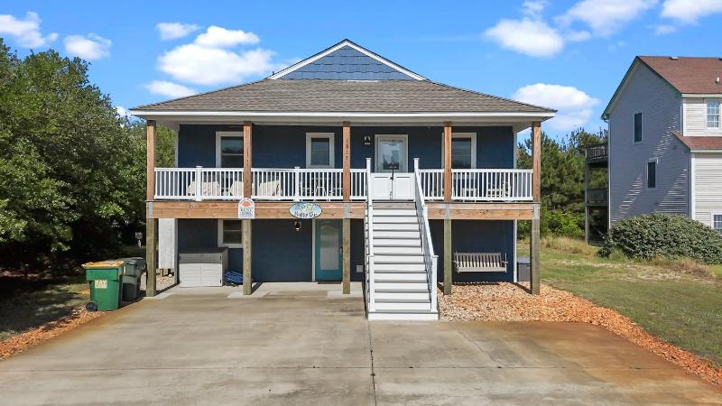 Whalehead Retreat with Pool Hot Tub 5min to Beach - image 27