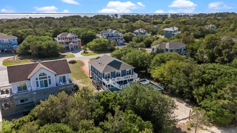 Whalehead Retreat with Pool Hot Tub 5min to Beach - image 6