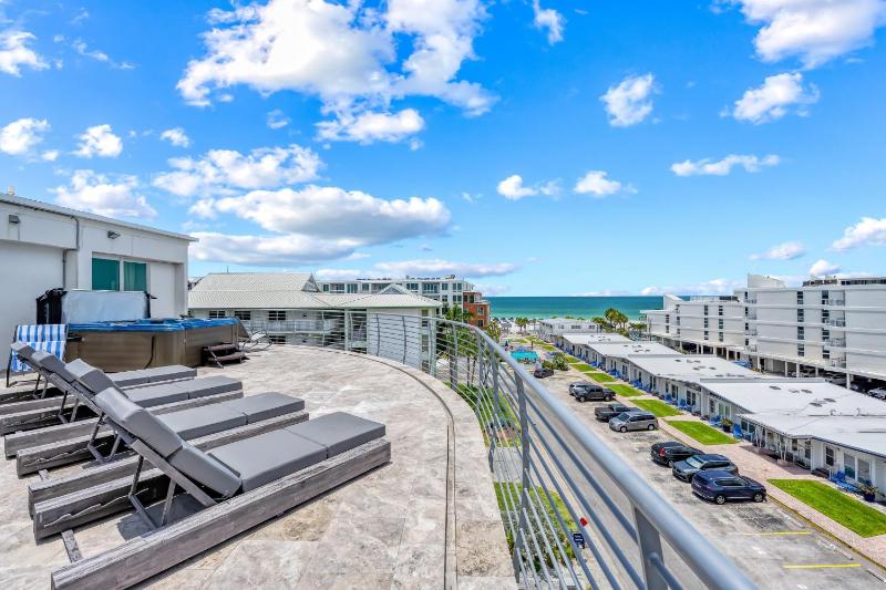 Gulf View Penthouse - 301 (PH) - image 36