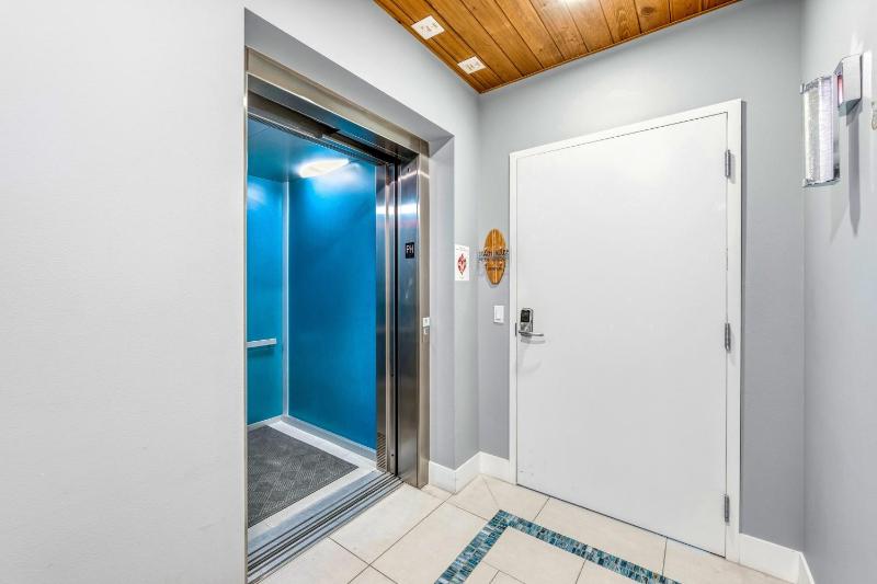 Gulf View Penthouse - 301 (PH) - image 5