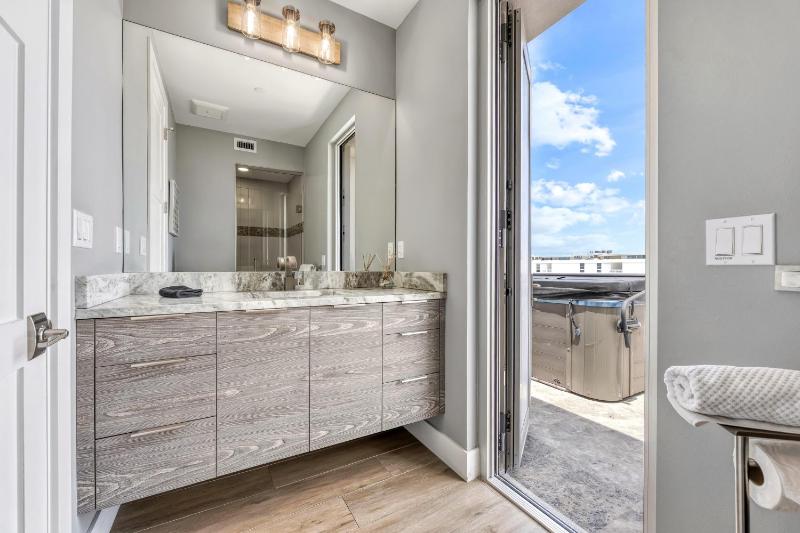Gulf View Penthouse - 301 (PH) - image 3