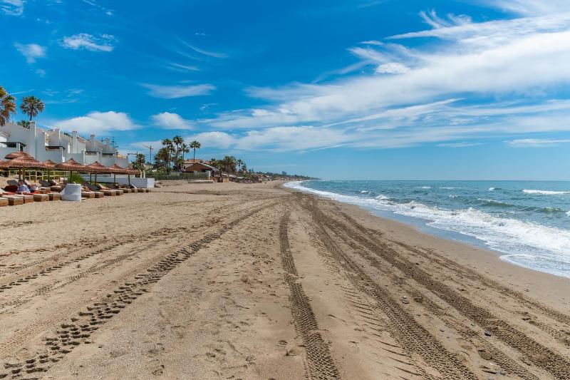 Cubo's Alicate Playa Marbella Apartment - image 45