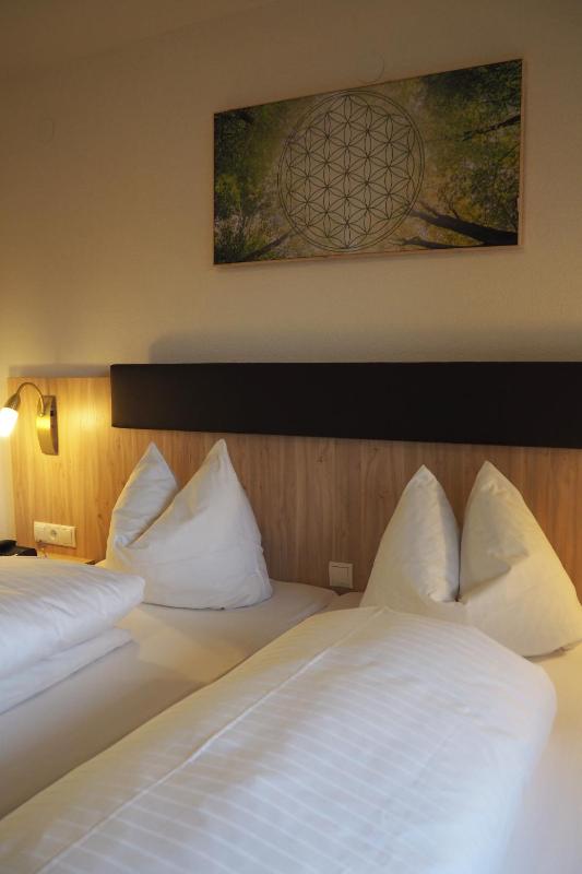 Double Room image 3
