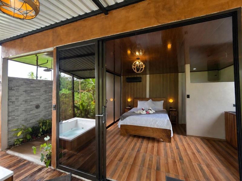 Refugio Eden Luxury Cabin with Private Jacuzzi - image 2