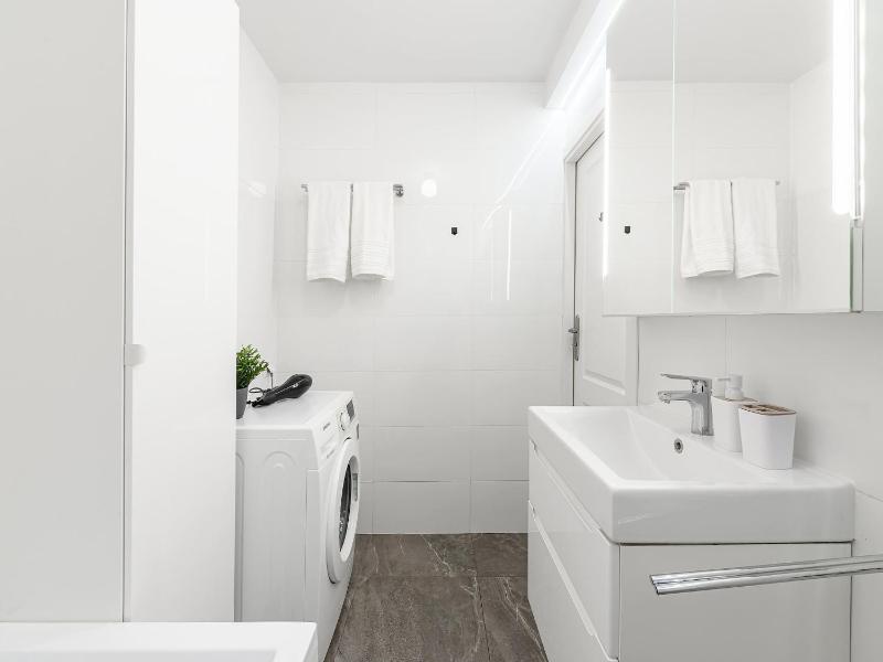 Charming Warsaw Apartment for 6 - image 10
