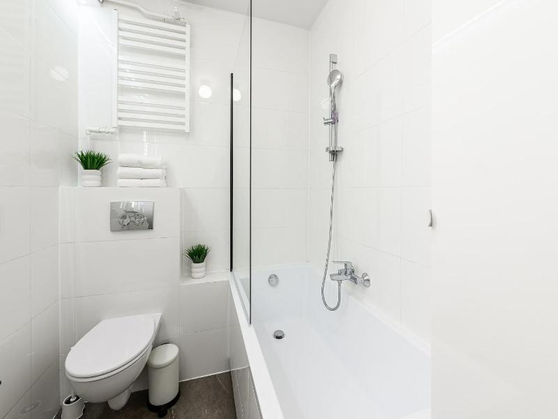 Charming Warsaw Apartment for 6 - image 15