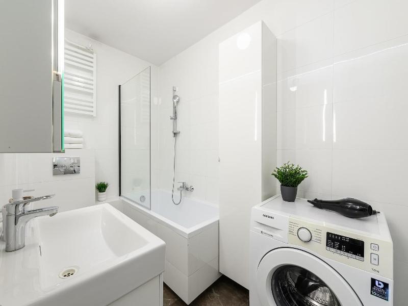 Charming Warsaw Apartment for 6 - image 9