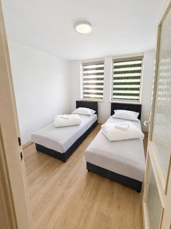 Riverside Residence 10min Airport - image 5