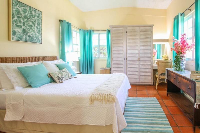 Large pool gardens and close to beach - Aqua Bliss - image 8