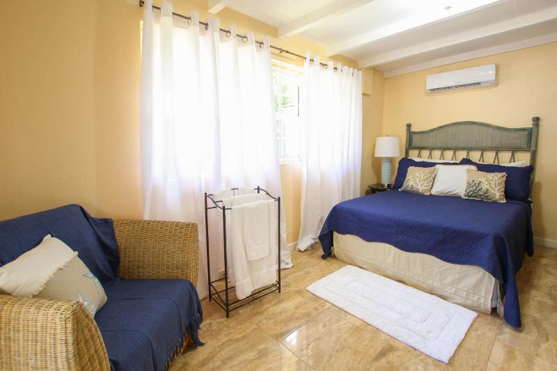 Large pool gardens and close to beach - Aqua Bliss - image 16