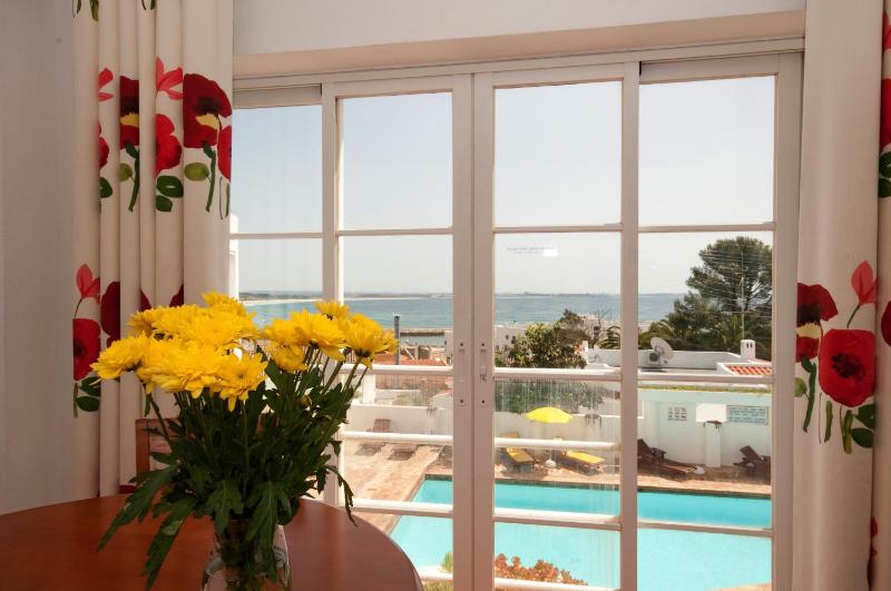One-Bedroom Apartment with Sea View image 3