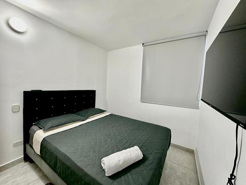 Lujoso Apartamento con Piscina y Aire Cerca Clínica Valle del Lili y Jardín Plaza - image 7