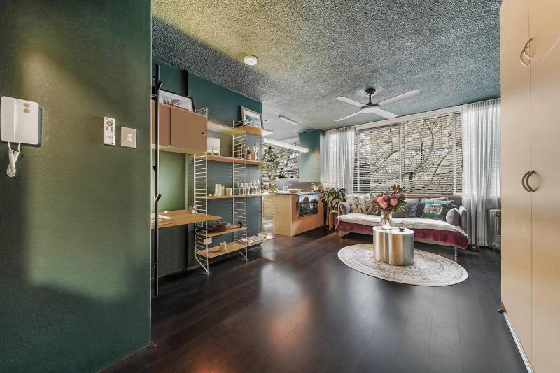Stylish Elizabeth Bay Studio - Walk to Harbour - image 3
