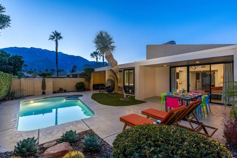 Stylish Palm Springs Retreat with Pool - image 24