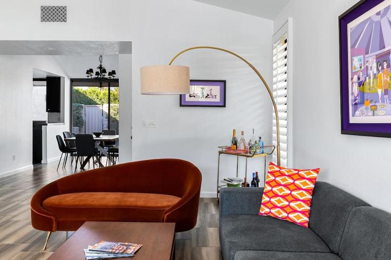 Stylish Palm Springs Retreat with Pool - image 16