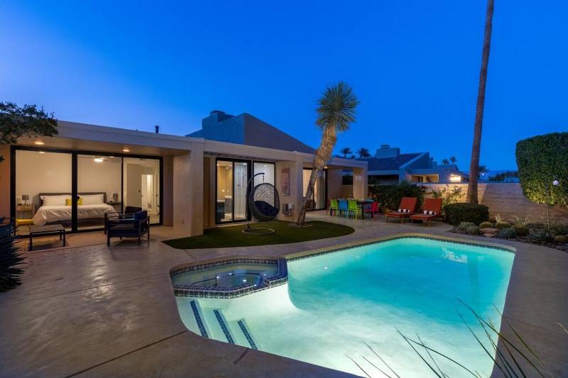 Stylish Palm Springs Retreat with Pool - image 8
