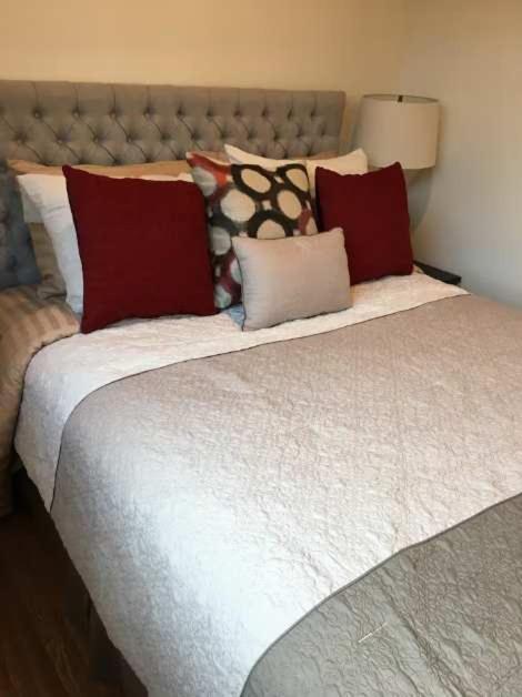 One Bedroom Central to Studios walk to NoHo West - image 4