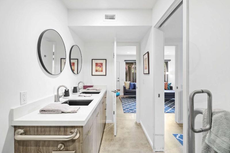 Stylish Ground-Floor Condo - image 6