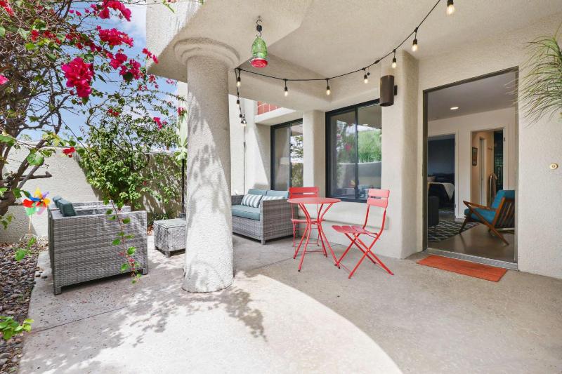 Stylish Ground-Floor Condo - image 1