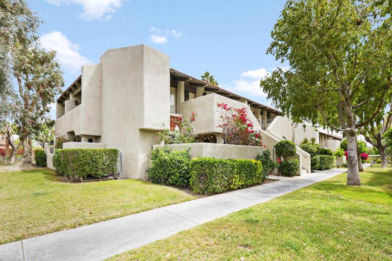 Stylish Ground-Floor Condo - image 2