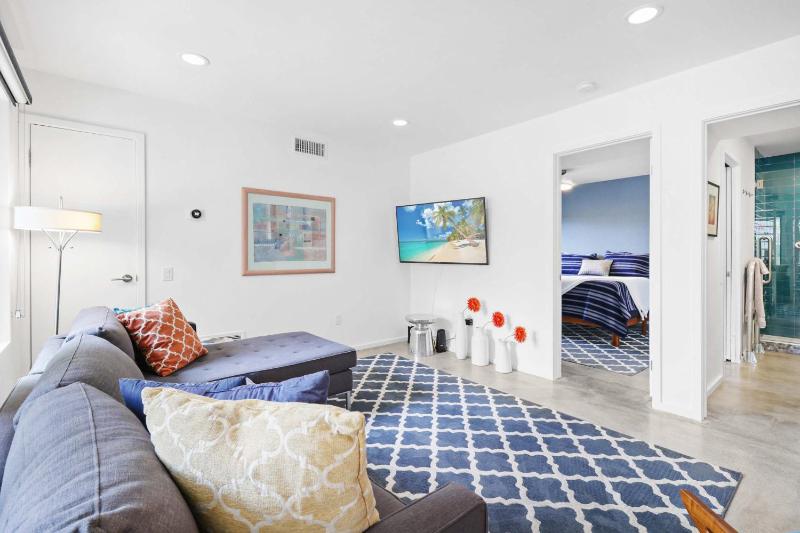 Stylish Ground-Floor Condo - image 17