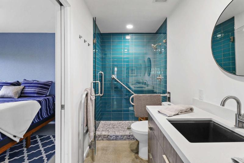 Stylish Ground-Floor Condo - image 10