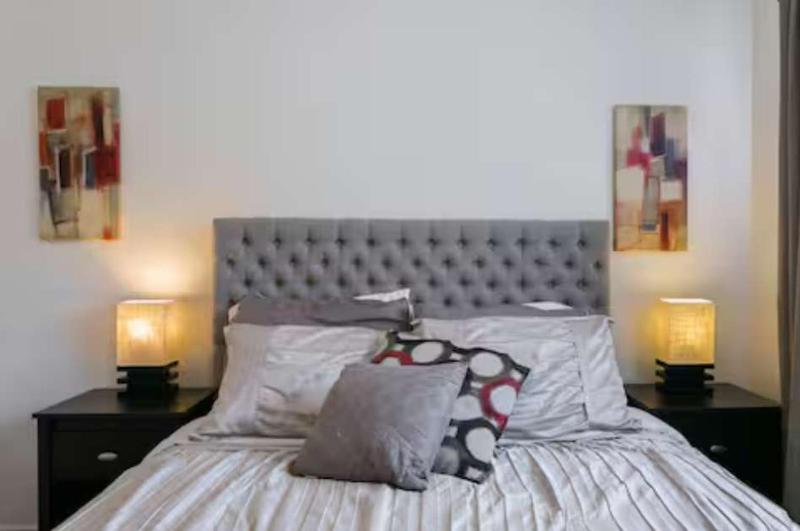 Downtown Apartment w Patio Parking & Modern Kitchen - image 2