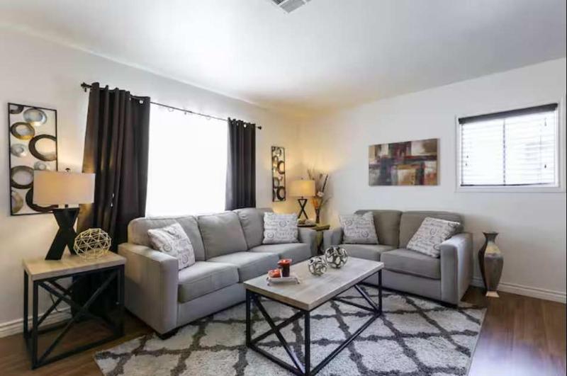 Downtown Apartment w Patio Parking & Modern Kitchen - image 6