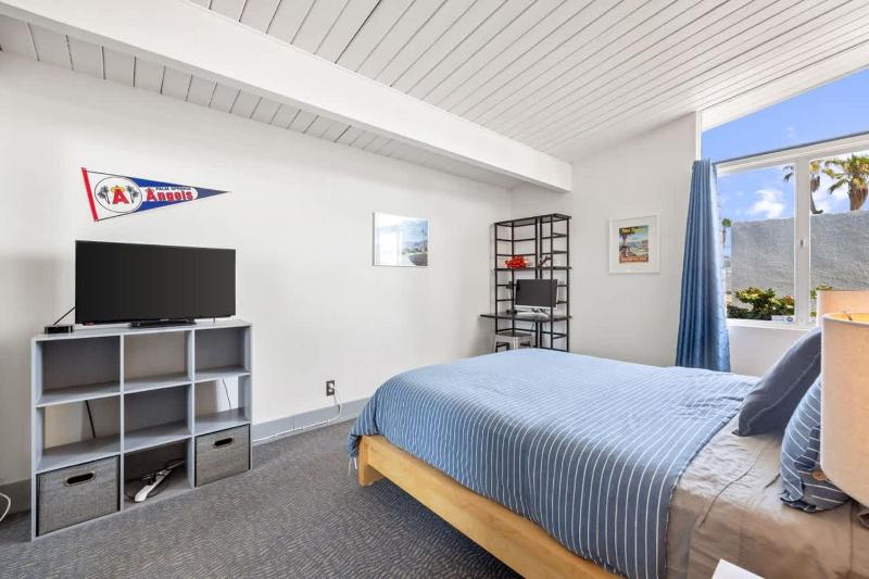 Mountain-View Retreat Pet-Friendly Home with Private Pool - image 18
