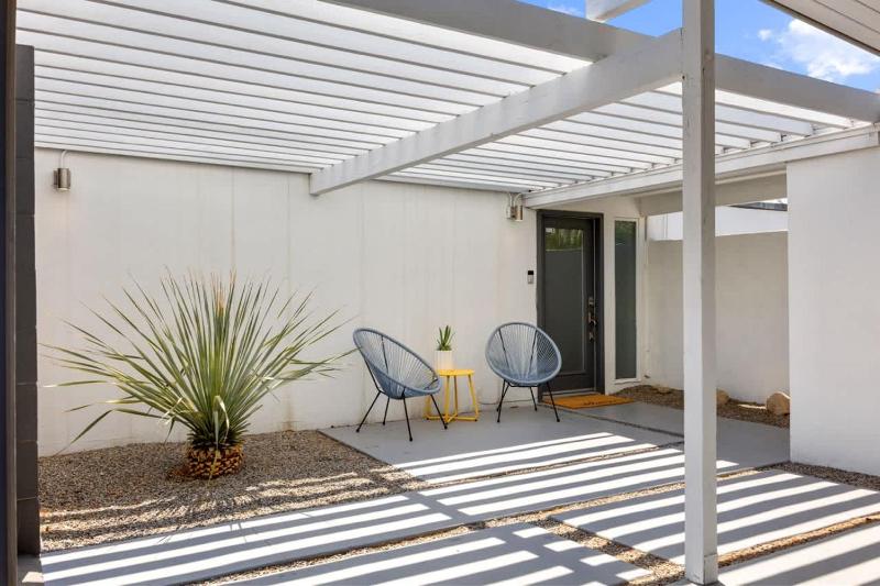 Mountain-View Retreat Pet-Friendly Home with Private Pool - image 8