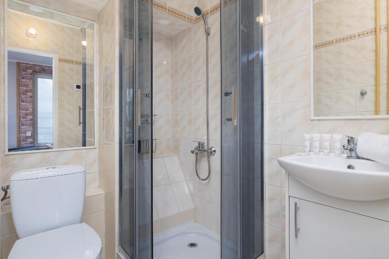 Spacious Studio with Balcony in Katowice by Noclegi Renters - image 13
