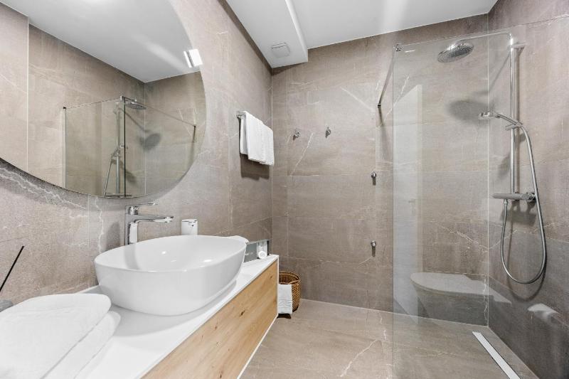 Luxury TABOO Villa & Spa in Medulin for 8 people with heated pool & wellness area - image 2