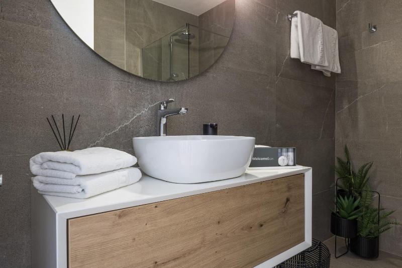 Luxury TABOO Villa & Spa in Medulin for 8 people with heated pool & wellness area - image 17