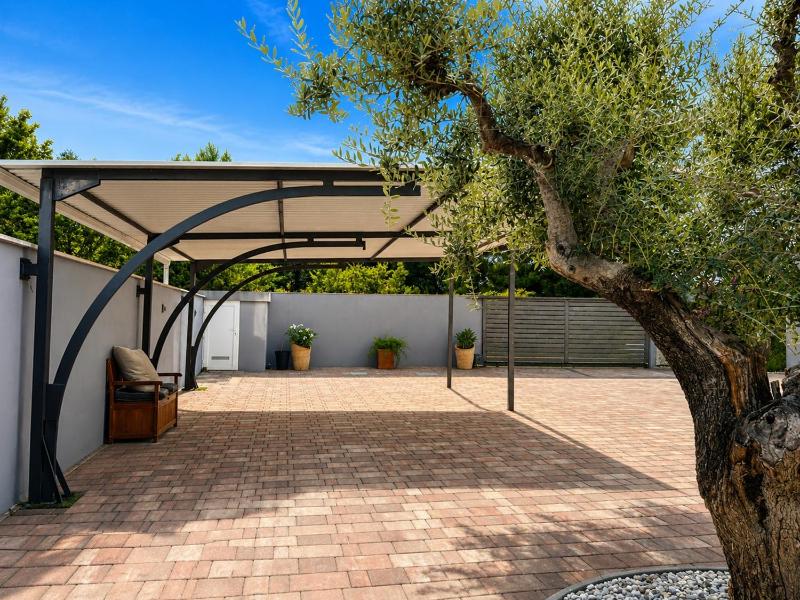 Holiday House Pool Retreat - image 31
