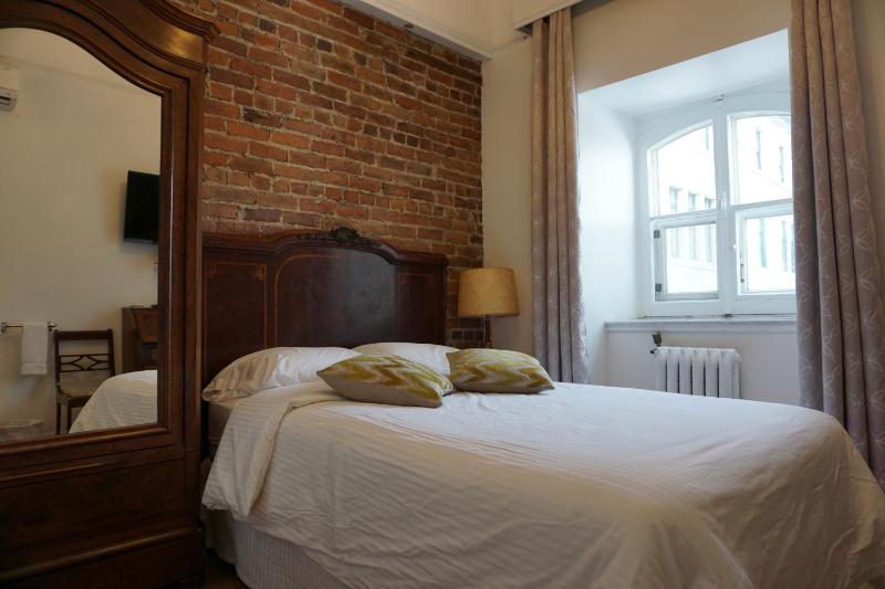 Small Economy Room with Private Bathroom in Hallway image 2