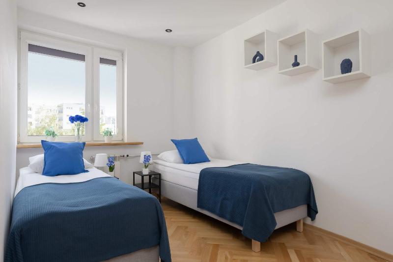 Practical Family Apartment with 2 Bedrooms a Few Minutes From the Airport by Noclegi Renters - image 12