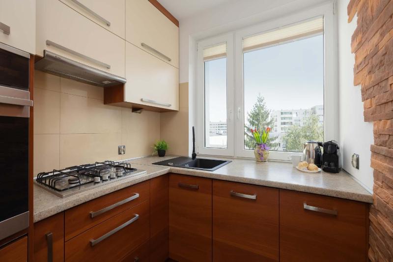 Practical Family Apartment with 2 Bedrooms a Few Minutes From the Airport by Noclegi Renters - image 11